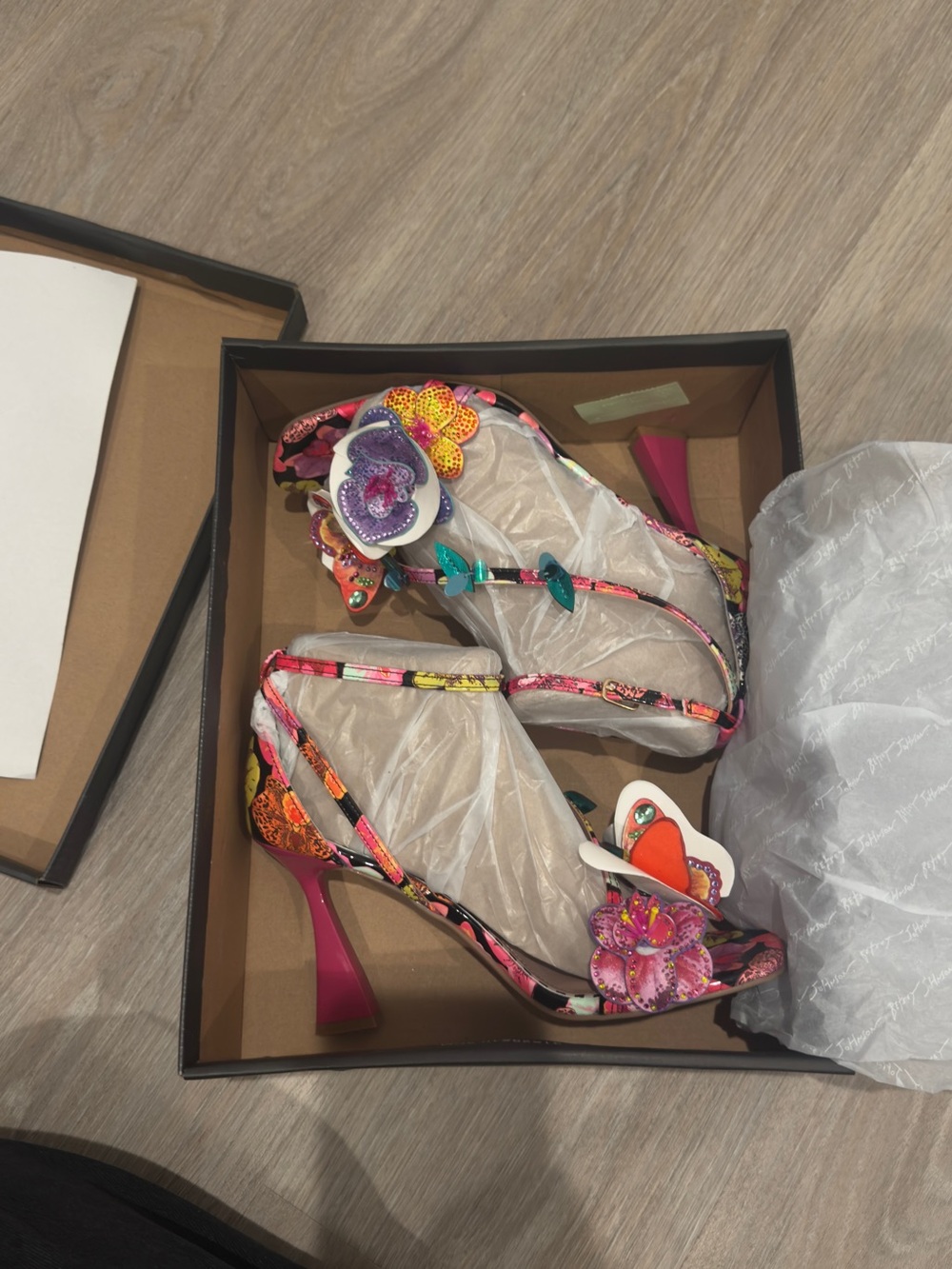 BNWT Floral Butterfly Embellished Heels - Picture 6 of 7